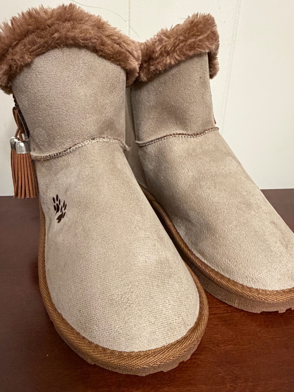 The Animal Rescue Site Paw Print Ankle Boots Faux Suede Size 9 NWT - Picture 4 of 12